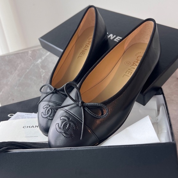 CHANEL Black Leather Flats with Bow Accent - Picture 1 of 8